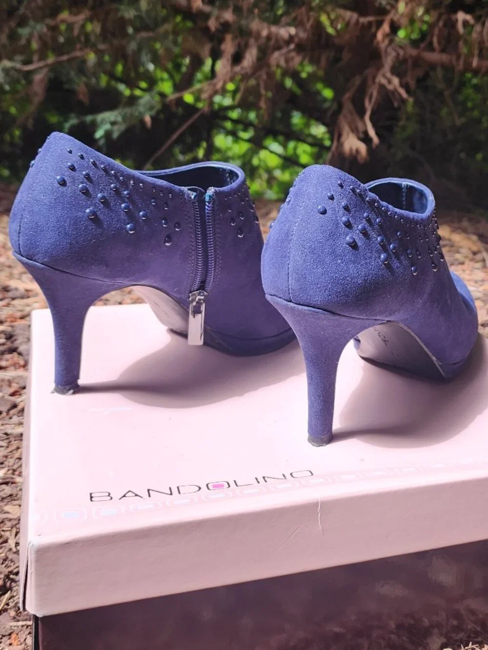 EUC Navy Bandolino Suede booties size 8 Women's heels with Box